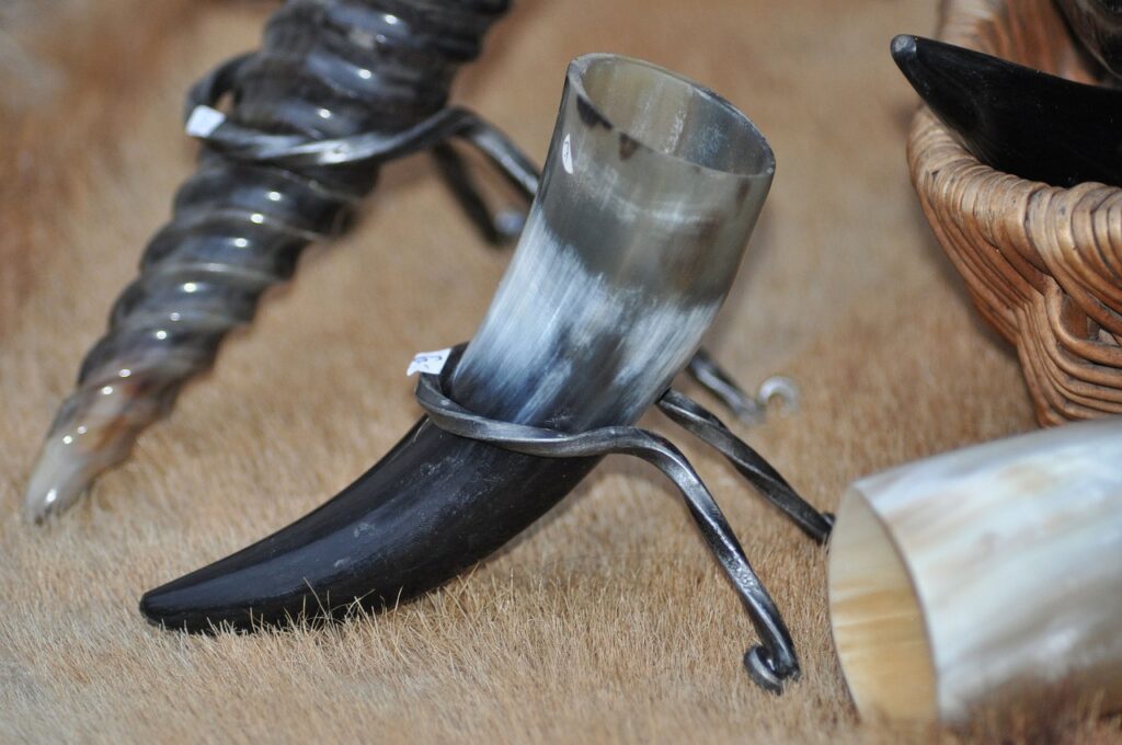 drinking horn, middle ages, market, flea market, medieval market, was standing, sale, met, horn, wine, handwork, drinking horn, drinking horn, drinking horn, drinking horn, drinking horn